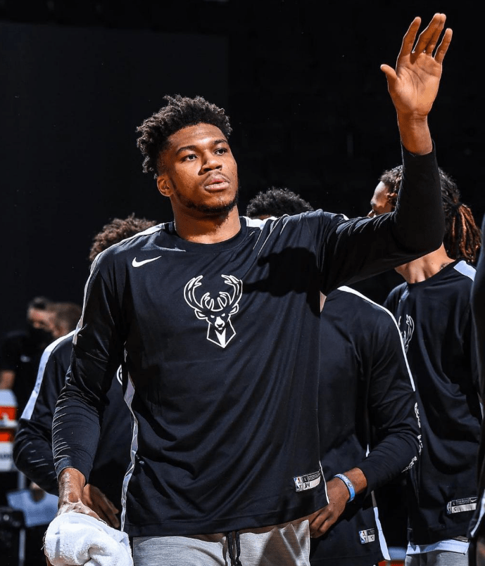 开云平台-青岛队绝杀上海队，字母哥刷新纪录