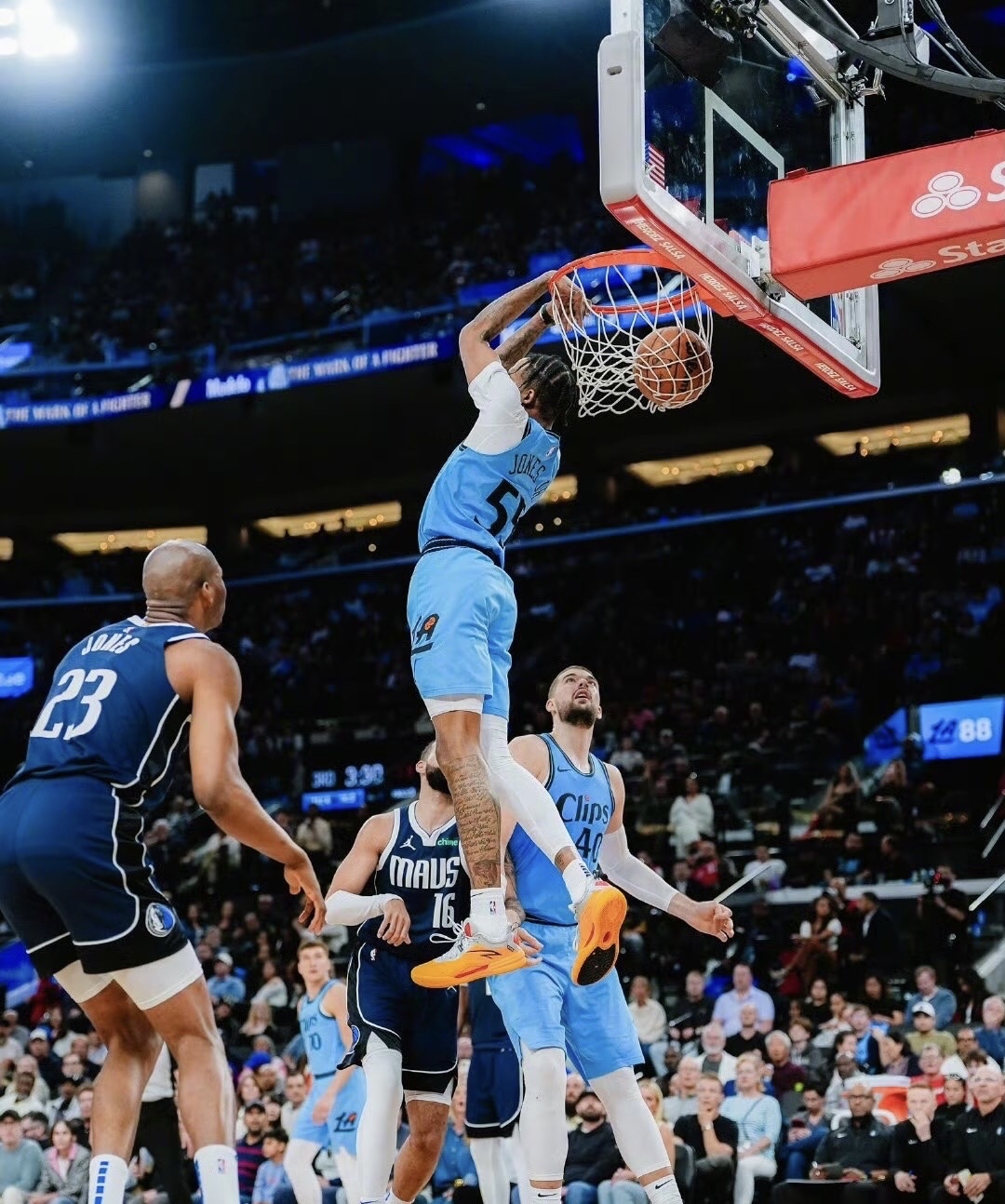 开云体育官网-鹈鹕险胜步行者，德罗赞点燃赛场