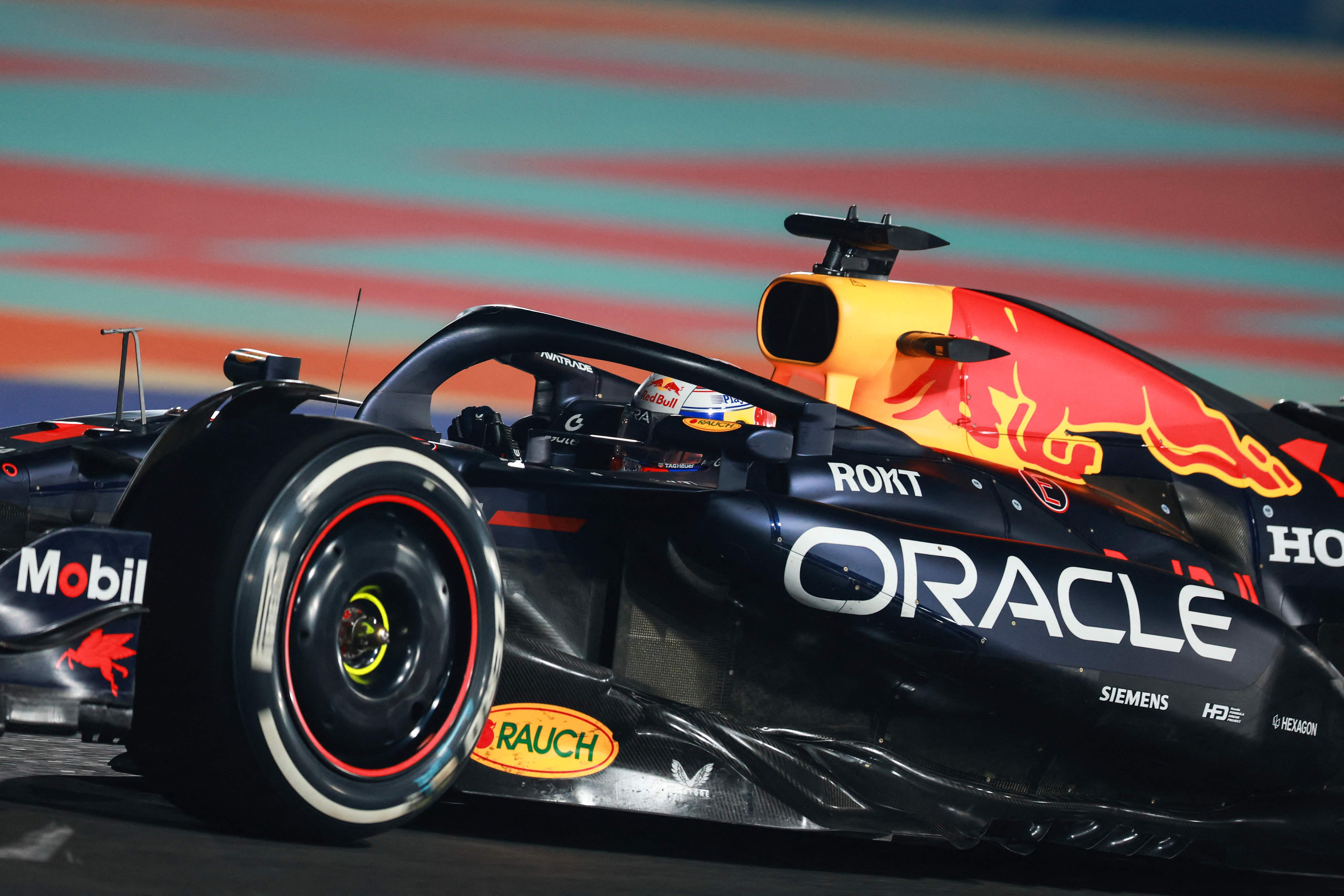 开云体育APP下载-红牛车队逆转索伯车队，塞恩斯统治全场