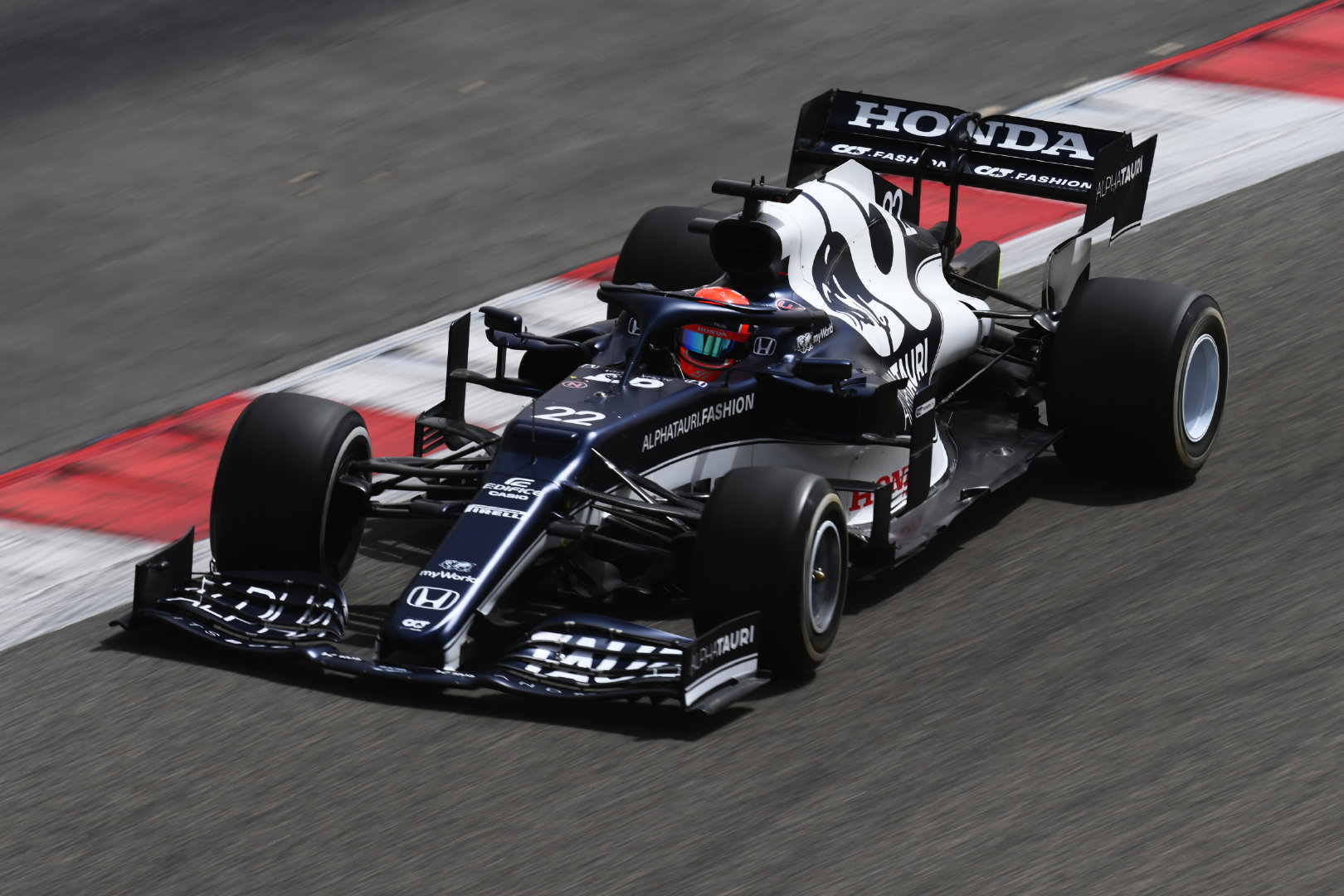 法拉利绝杀红牛二队，佩雷兹扛起全队