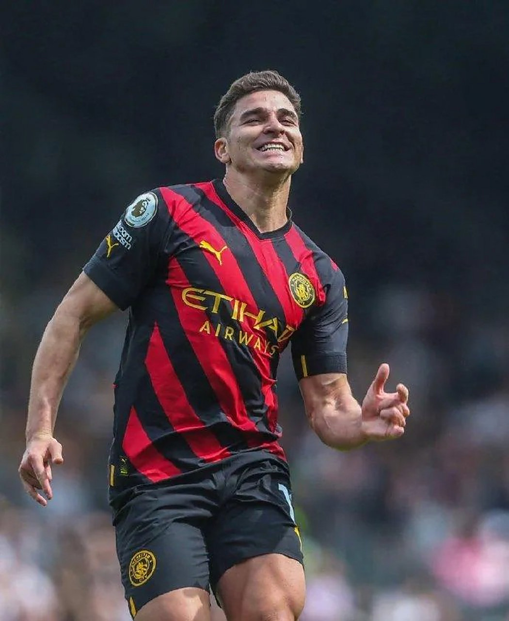 巴黎险胜曼城,阿尔瓦雷斯高光表现 巴黎险胜曼城,阿尔瓦雷斯高光表现