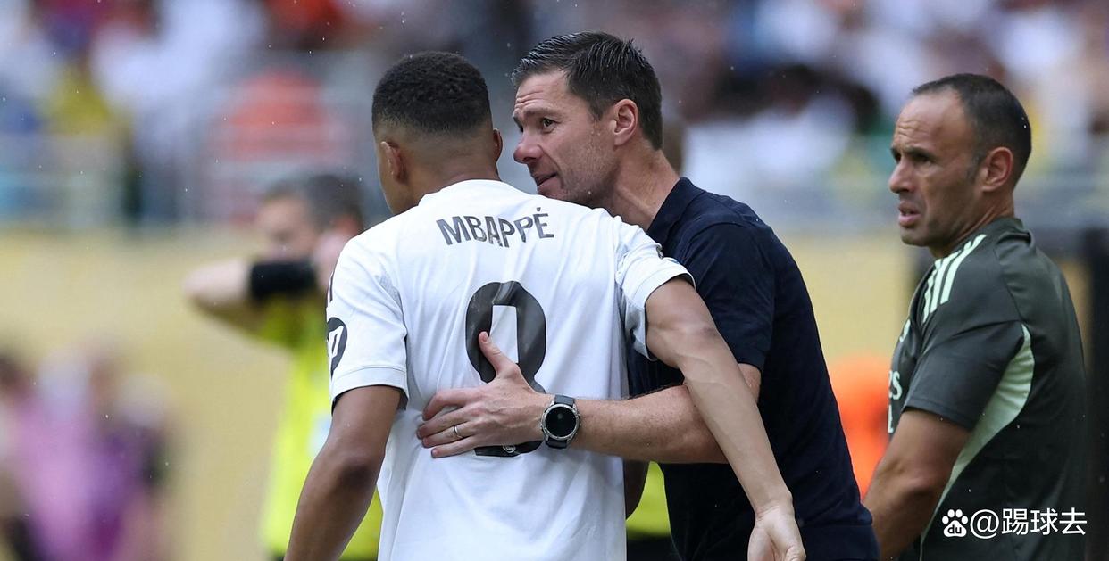 开云体育官网-红牛车队鏖战威廉姆斯，阿隆索状态火热